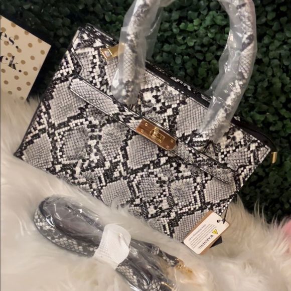 Snake print Crossbody Brand New from Glamorous Accessories - Picture 4 of 6